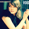 CD Tipp des Monats: Andrea Schroeder - Void (Ihre dster-melancholische Mischung aus Folk und Chanson, Blues und Jazz bis hin zu Country und Rock gelang der Sngerin in der Vergangenheit so gut, dass gesangliche Vergleiche mit Marlene Dietrich, Patti Smith, Lana Del Rey und Nico sowie musikalische mit Nick Cave, Lou Reed, Tom Waits oder den Tindersticks nicht lange fern blieben. Irgendwo dazwischen liegt Andrea Schroeders persnlicher Stil, den sie auf Void perfektioniert hat. Elf Songs haben es auf das neue Album geschafft, die inhaltlich von Sehnsucht und Schwermut getragen werden. Die tiefe, verrauchte Stimme Schroeders untermalt derlei Motive. Was die Musik betrifft, setzen die Singer-Songwriterin und ihre Band auf dunkel gestimmte Instrumente. Dabei wechseln sich jazzige Klnge wie im Song Don't Wake Me, riffgetragene Rockhymnen wie Kingdom oder Creature und natrlich der dunkle Folkpop, fr den die Sngerin mittlerweile so bekannt ist, ab.)