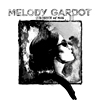 CD Tipp des Monats: Melody Gardot - Currency Of Man (Der Soundtrack der Menschlichkeit! Mit ihrem neuen Album -Currency Of Man- hat sich Melody Gardot ein hohes Ziel gesteckt. Sie möchte ihre Eindrücke über den Zustand der Menschlichkeit unserer Zeit in Worte und Musik packen und uns damit konfrontieren, dass das Menschenwürde und der Wert jedes einzelnen das höchste Gut ist. Zusammen mit dem Produzenten-Star Larry Klein schuf Melody Gardot für -Currency Of Man- einen musikalischen Kosmos aus durchgängigen Erzählsträngen und einer stringenten musikalischen Linie. Noch mehr als in ihren bisherigen Alben lohnt es sich, der Sängerin zuzuhören und die Währung der Menschheit in sich nachklingen zu lassen. -Currency Of Man- ist Statement, Experiment und ein typisches Melody-Gardot-Album. Was Melody Gardot mit -Currency Of Man- gelungen ist, darf getrost als ein fragiles Wunderwerk bezeichnet werden!)