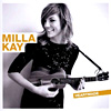 CD Tipp des Monats: Milla Kay - Heartmade (-Die will spielen- stellte das Hamburger Abendblatt nach einem ihrer Konzerte fest, denn Milla Kay greift neben der Akustik- und ihrer hellblauben Retro-E-Gitarre auch gern mal zur Ukulele oder zum Glockenspiel. Auf dem zweiten Werk der Sängerin und Songschreiberin, kommen lauter spannende Dinge zusammen: Ausgelassenheit und Melancholie, Tiefe und Leichtigkeit, feinsinnige Arrangements und poppige Eingängigkeit. Singer/Songwriter-Jazz könnte man diese Musik nennen. Man denkt New York, hört ein bisschen Rio, dabei ist Milla Kay (sprich: Kai) ganz nordisch by nature, wohnt am Hamburger Hafen zwischen St. Pauli und Portugiesenviertel und präsentiert ein luftig transparentes Album, mit Liedern, die beflügeln und den Sonntagskater vergessen machen!)